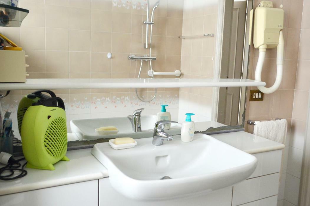 L'Alloggio Di Anna Maria Camera Con Bagno Privato 엠폴리 외부 사진
